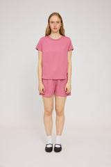 Julia ist 1,78 und trägt Größe S