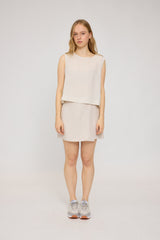 Julia ist 1,78 und trägt Größe S
