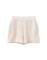Amber ist 1,74 und trägt Größe S