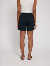 Jade ist 1,75 und trägt Größe S